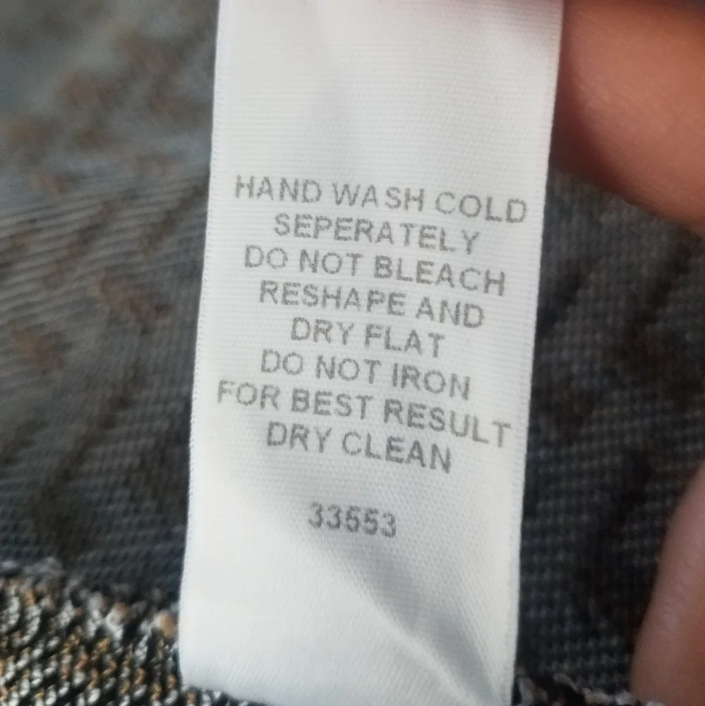 Romeo + Juliet Couture Cropped Chevron Sweater - Picture 8 of 9